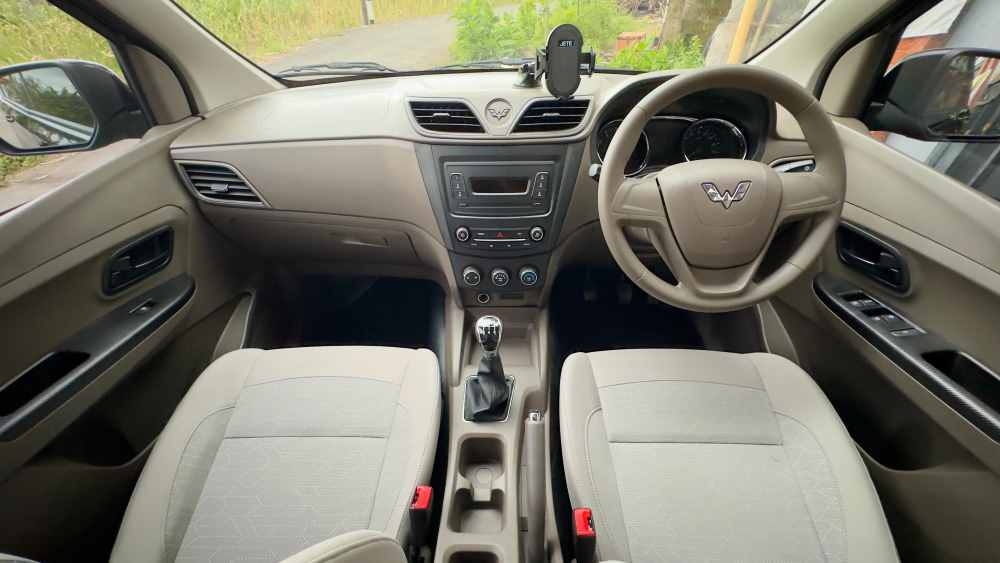 bagian dalam mobil
